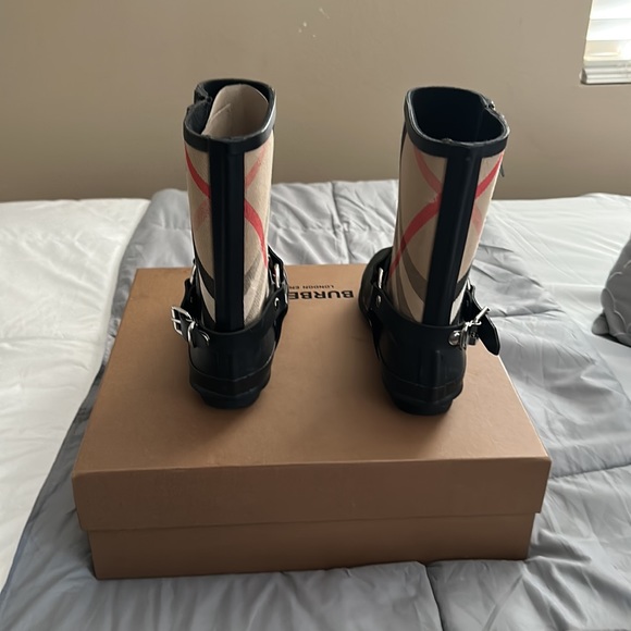 Burberry boots - Picture 5 of 5